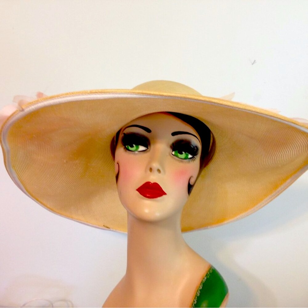 Woman's Vintage Hat by Chapeau Creations designed by Ruth Kropveld